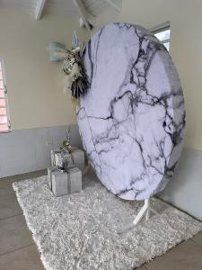 The Patriece: 7ft Round Wall