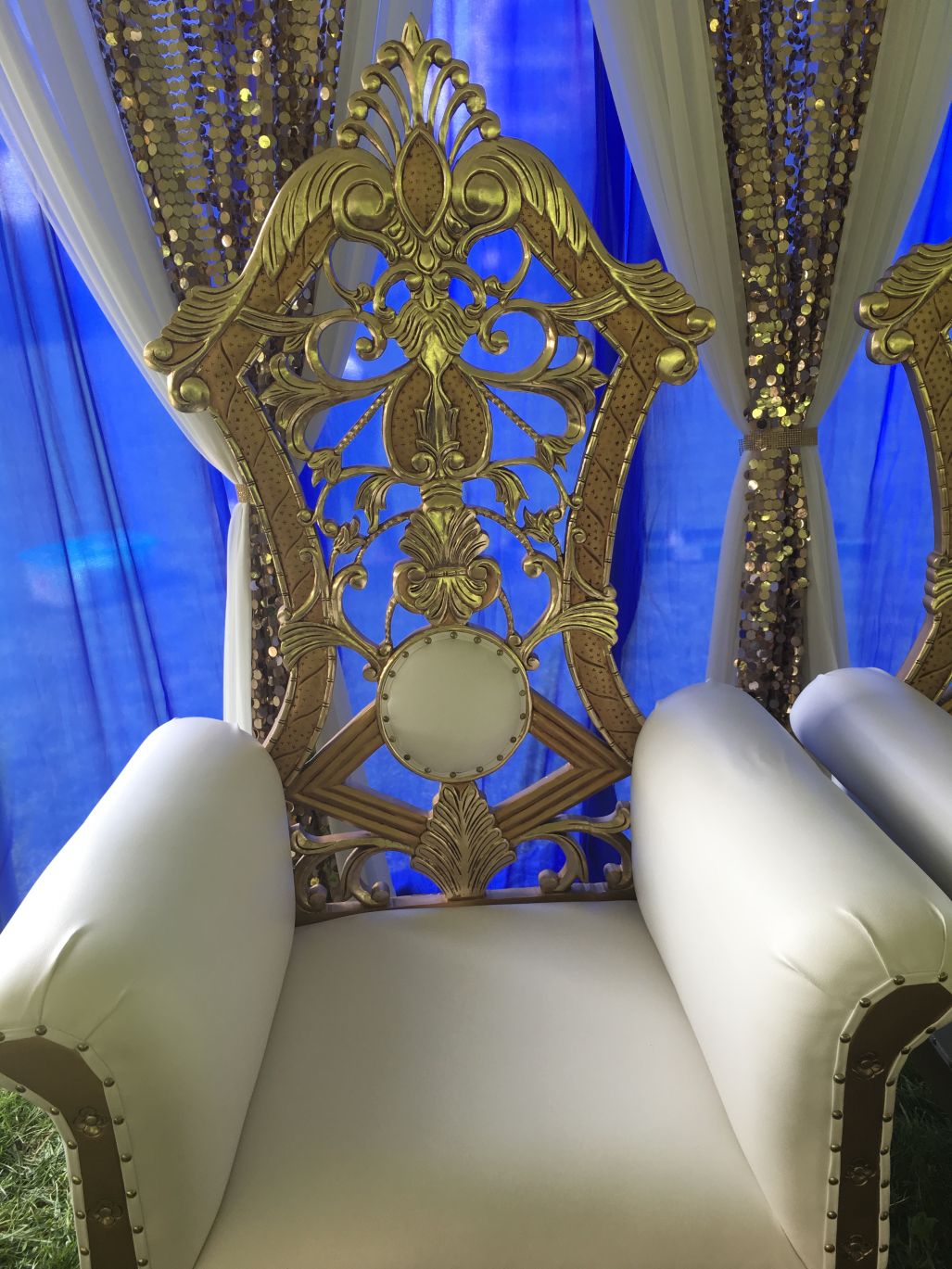 Gotham Throne Chair (Gold/White)