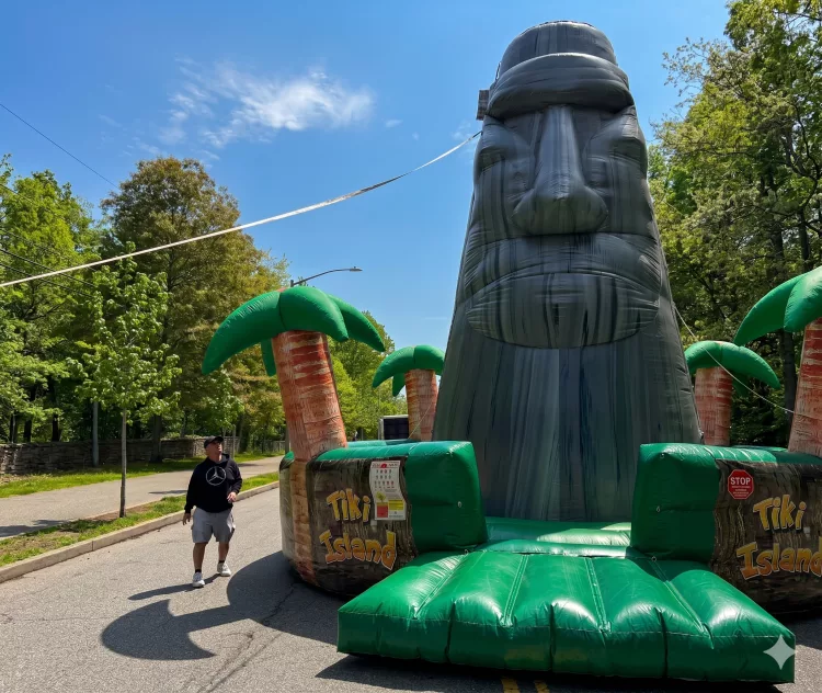 Tiki Island Rock Wall 28'